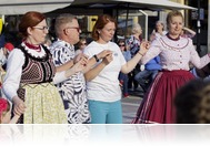 Táncház a Hajnalcsillag Néptáncegyüttessel Kőszeg főterén