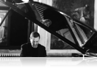 Egy világjáró kalandor meséi - Chris Jarrett adott koncertet Sárváron