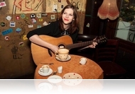 Szatmári Juli: A zenében rengeteg erő van! (interjú)