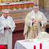 Hintó vitte a Szent Korona és a Szent Jobb hiteles másolatát a Szent Márton templomba Hintó vitte a Szent Korona és a Szent Jobb hiteles másolatát a Szent Márton templomba