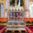 Hintó vitte a Szent Korona és a Szent Jobb hiteles másolatát a Szent Márton templomba Hintó vitte a Szent Korona és a Szent Jobb hiteles másolatát a Szent Márton templomba