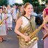 Pénteki karneválfüst: Kerekes Band, felvonulás előtti pillanatok, Tabac Jazz Trió, Pavane zászlóforgatók Pénteki karneválfüst: Kerekes Band, felvonulás előtti pillanatok, Tabac Jazz Trió, Pavane zászlóforgatók