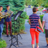 A Savaria Horn Quartett szerenádkoncertezett a KISZ lakótelep három pontján (videóval)