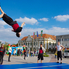 A levegőt hasította hét akrobata - AirTrack Show a Szabadság téren