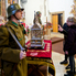 Hintó vitte a Szent Korona és a Szent Jobb hiteles másolatát a Szent Márton templomba Hintó vitte a Szent Korona és a Szent Jobb hiteles másolatát a Szent Márton templomba