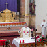 Hintó vitte a Szent Korona és a Szent Jobb hiteles másolatát a Szent Márton templomba Hintó vitte a Szent Korona és a Szent Jobb hiteles másolatát a Szent Márton templomba