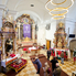 Hintó vitte a Szent Korona és a Szent Jobb hiteles másolatát a Szent Márton templomba Hintó vitte a Szent Korona és a Szent Jobb hiteles másolatát a Szent Márton templomba