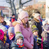 A celldömölki Szentháromság teret díszíti a Karitász szabadtéri tárlata