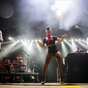 Az osztrák Parov Stelar Band koncertje a Sziget fesztivál A38 színpadán 2013. augusztus 10-én. Középen Cleo Panther énekesnő. MTI Fotó: Mohai Balázs 