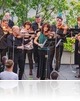 Különleges helyszínen különleges zene - A Capella Savaria hangversenye a Városháza teraszán