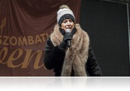 Wolf Kati melegítette fel a közönséget a Szombathelyi Adventen