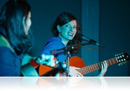 Szeder Esti Akusztik - Élettel táncolós, sanzonos, tündérdisznós mesevilágot varázsolt a Szeder