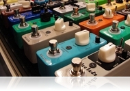 Nem csak hangszerőrülteknek! - A világ legrondább gitárja is az Antik Placcon