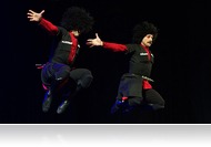 Repültek, suhantak és kápráztattak - Grúz táncvarázs a Sportházban