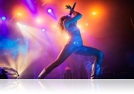 Az újabb generáció életben tartja az alternatív zenét - A Blahalouisiana énekesnője adott interjút az EJI-nek