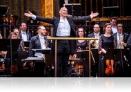 Kesselyák Gergely követi Bogányi Tibort a Pannon Filharmonikusok vezető karmestereként