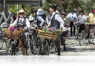 Bringázás, ökoruhás divatbemutató és faültetés is volt a Föld Napján