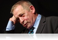 Törőcsik Mari leveleit megírta - Szimpátiatüntetés Jordán Tamás mellett