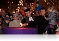 Négy gyertya lángja az adventi koszorún - Szombathelyi Advent 2014 (fotóriport)