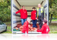 2.3 millió forint értékben adományozott krumplit a Szombathelyi Egyházmegyei Karitász