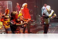 Müller Péter Sziámi AndFriends a Madách Színházban