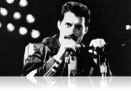 Elkelt Freddie Mercury karkötője, zongorája és a Bohemian Rhapsody kézirata is egy londoni árverésen