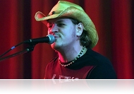 Jó hazamenni végre valakiért - Kontor Tamás koncertelt a SIC-ben