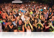 Csütörtökön kezdődik a strandolással egybekötött 10. Veréb Fesztivál Csornán (júl. 27-29.)