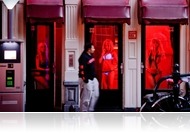 Betiltják a vezetett városnéző sétákat Amszterdam vöröslámpás negyedében