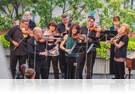 Különleges helyszínen különleges zene - A Capella Savaria hangversenye a Városháza teraszán