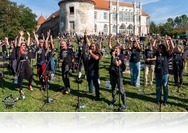 150 zenész vette birtokba az erdélyi Bánffy-kastélyt