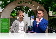 1 éves a szombathelyi Lapozó könyvcserepont - Zenés ünneplés a Városháza előtt