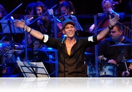 Szívhúron pendültek - Az Ocho Macho szimfonikus koncertje a Weöres Sándor Színházban