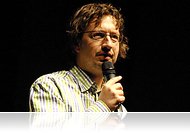 „Én jól döntöttem, amikor felnőttem érzelmileg” – Dr. Csernus Imre előadása a veszedelmes viszonyokról az MMIK-ban