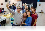 Akik mindenre képesek - Minden-Kép fotótárlat a Savaria Filmszínház aulájában