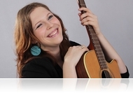 Ismerj fel: megjelent a szombathelyi Szatmári Juli első nagylemeze