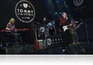 Három az igazság Amerikából is - Tommy Castro & The Painkillers koncertje az Analog Music Hallban