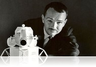 Ő az egyetlen ember, akit a Holdon temettek el