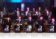 Hullapelyhes big bandre és harmonikára, avagy karácsonyi koncert Márióval és az Isis Big Banddel a Bartók Teremben