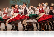 A néptánc menő - Gyermek néptáncosok forgatták meg a várost