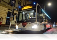 Rénszarvasszánnak álcázott busszal utazhatsz - Ünnepi fényben a város