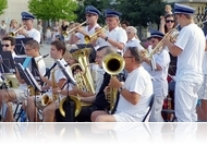 Térzene Szombathelyen - Szombathely Város Fúvószenekara és a Gyémánt Mazsorett csoport a Fő téren (fotóriport)
