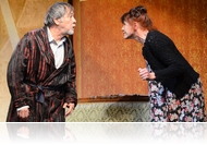 Máli néni - álmosító avantgarde bohózat a Weöres Sándor Színházban