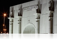 Díszkivilágítást kapott a körforgalmi diadalív