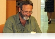 „Gondoltam fenét”, avagy szabad-e irodalmi műveket elemeznünk? – Fűzfa Balázs könyvbemutatója a könyvtárban