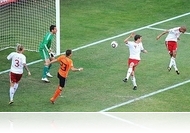 Hollandia szerencsés gólokkal begyűjtötte a három pontot 