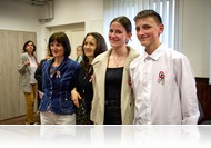 Világjáró festőművész és helyi fiatalok: ünnepi összefogás Cákon