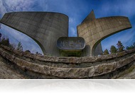 Angyal, elefánt vagy fallikus szimbólum? - Hanyatt fekve fotóztuk meg az Emlékművet