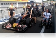 Kerekesszékkel a Formula-1 boxutcájában
