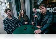 Legendás gitáros lép színpadra a Dirty Slippers-szel!